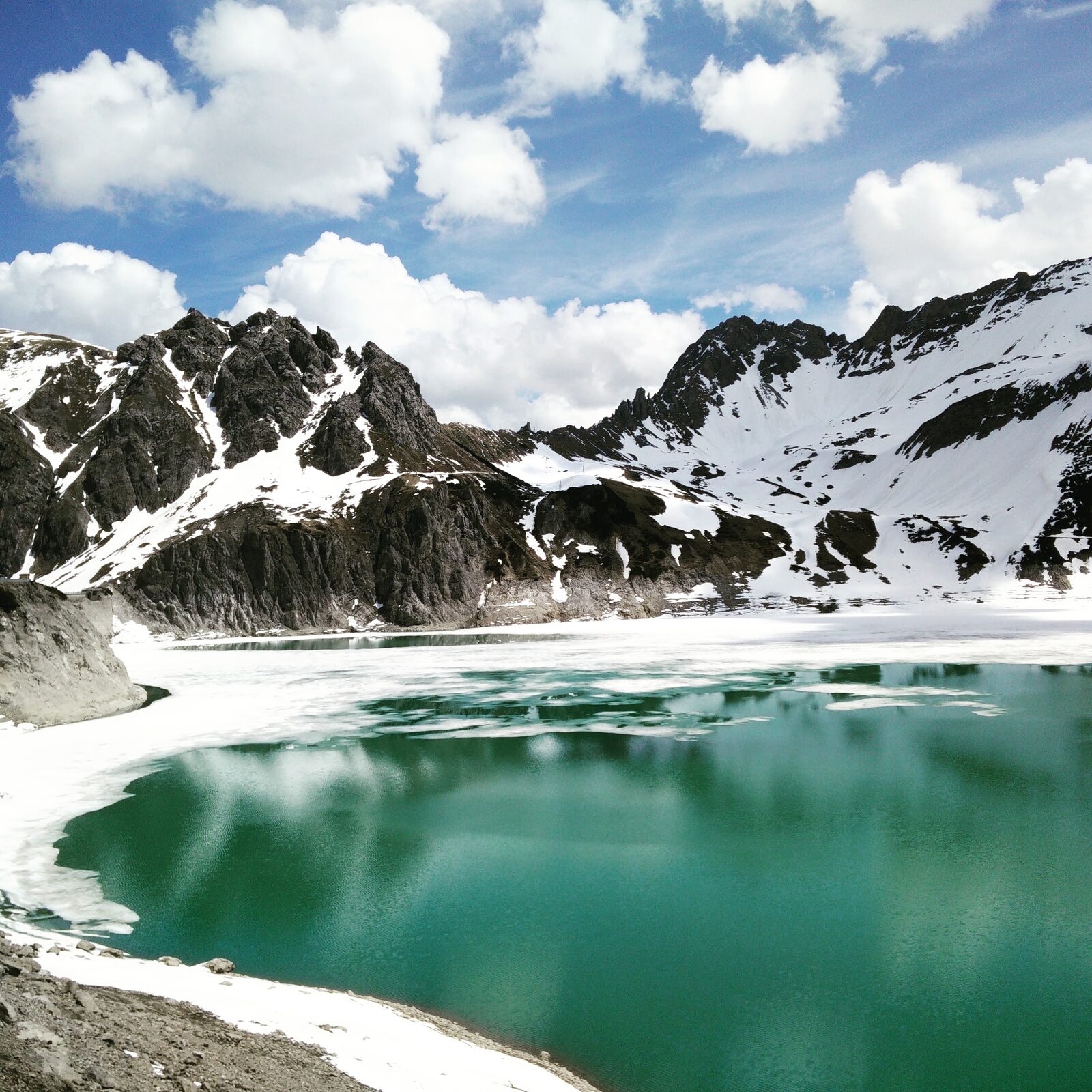 Doppelrolle im Hochgebirge: Der Lünersee (1.970 m) ist Speichersee der illwerke vkw und beliebtes Wanderziel – hier soll mit dem Lünerseewerk II Österreichs stärkster Pumpspeicher entstehen.